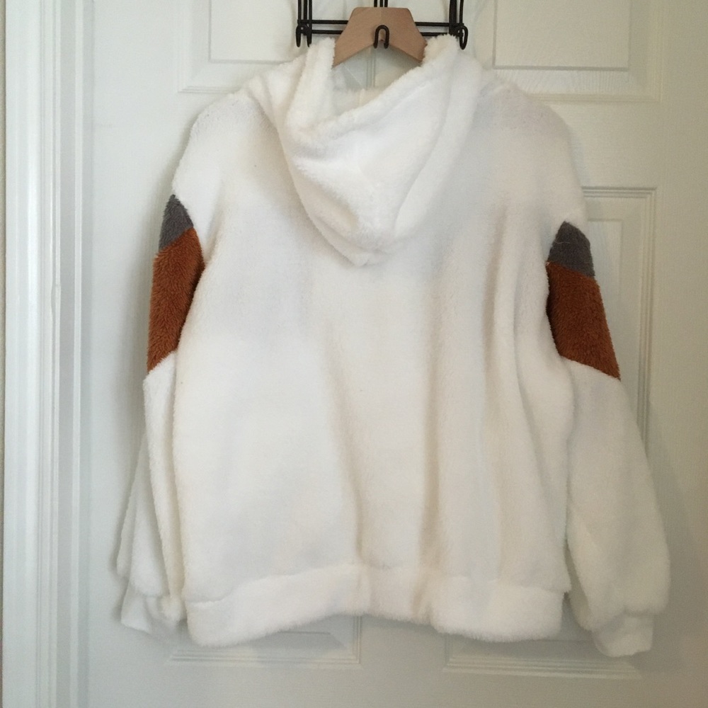 LAST ONE! 🛍 Teddy Cozy Jacket - Size M - Picture 3 of 5